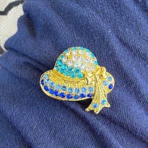 Stylish Gold Hat Brooch
